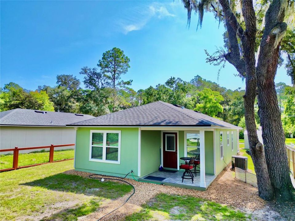 For Sale: $300,000 (3 beds, 2 baths, 1168 Square Feet)