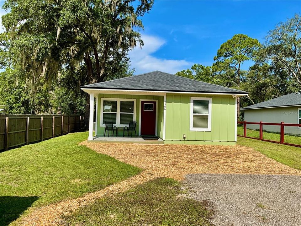 For Sale: $300,000 (3 beds, 2 baths, 1168 Square Feet)