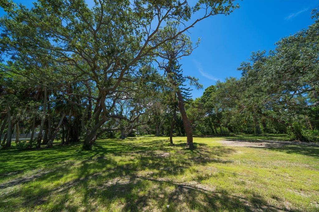 Activo con contrato: $2,200,000 (0.75 acres)