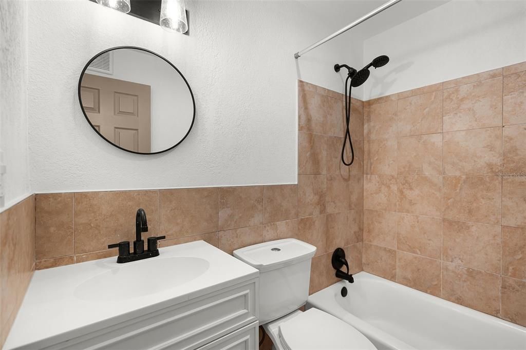 Active With Contract: $156,000 (1 beds, 1 baths, 585 Square Feet)