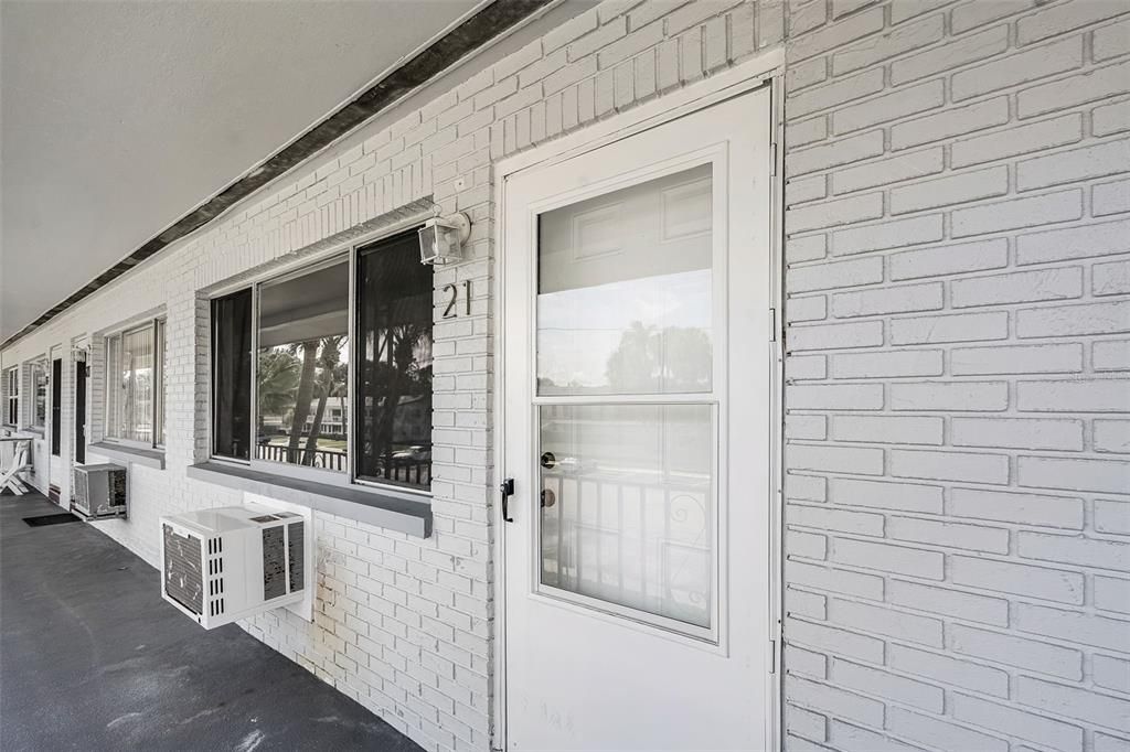 Active With Contract: $156,000 (1 beds, 1 baths, 585 Square Feet)