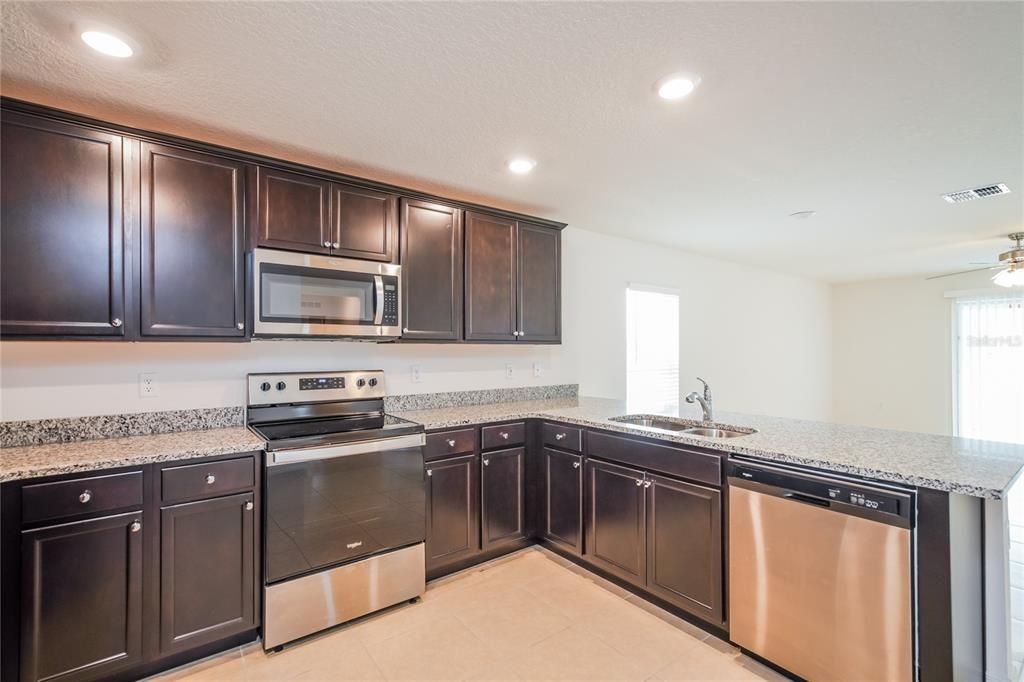 出租: $1,945 (4 贝兹, 2 浴室, 1851 平方英尺)