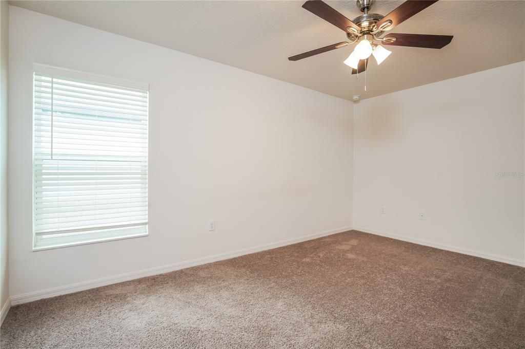 出租: $1,945 (4 贝兹, 2 浴室, 1851 平方英尺)