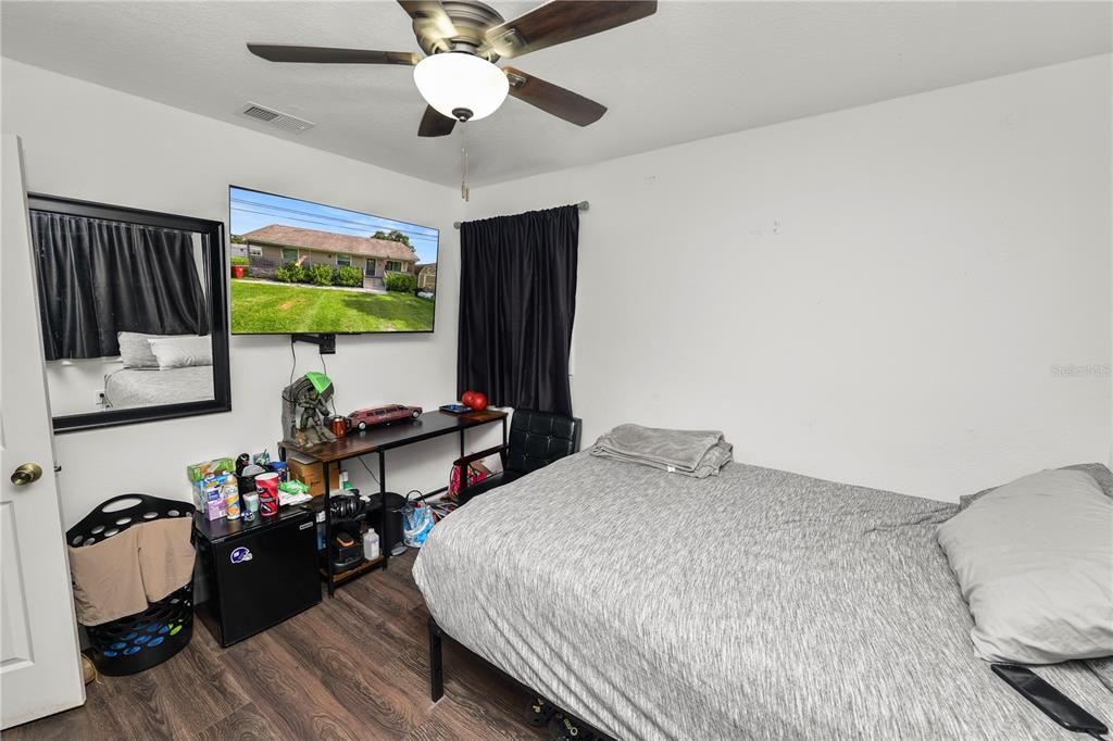 Activo con contrato: $250,000 (3 camas, 2 baños, 1144 Pies cuadrados)