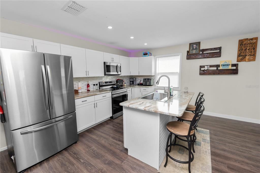 Activo con contrato: $250,000 (3 camas, 2 baños, 1144 Pies cuadrados)