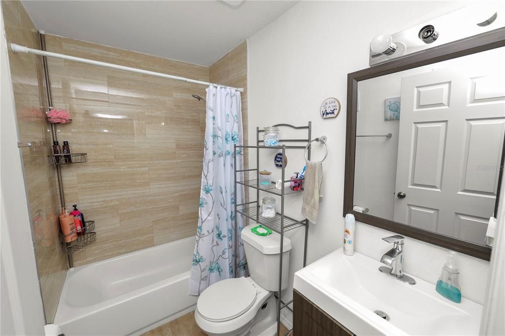 Activo con contrato: $250,000 (3 camas, 2 baños, 1144 Pies cuadrados)