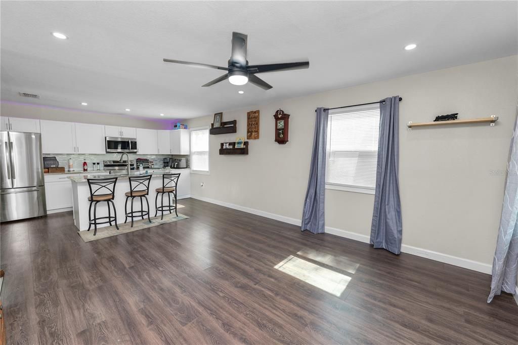 Activo con contrato: $250,000 (3 camas, 2 baños, 1144 Pies cuadrados)