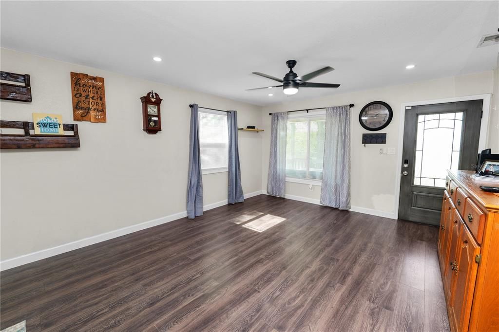 Activo con contrato: $250,000 (3 camas, 2 baños, 1144 Pies cuadrados)