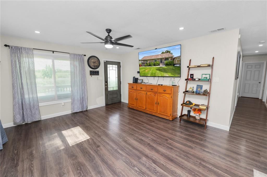 Activo con contrato: $250,000 (3 camas, 2 baños, 1144 Pies cuadrados)