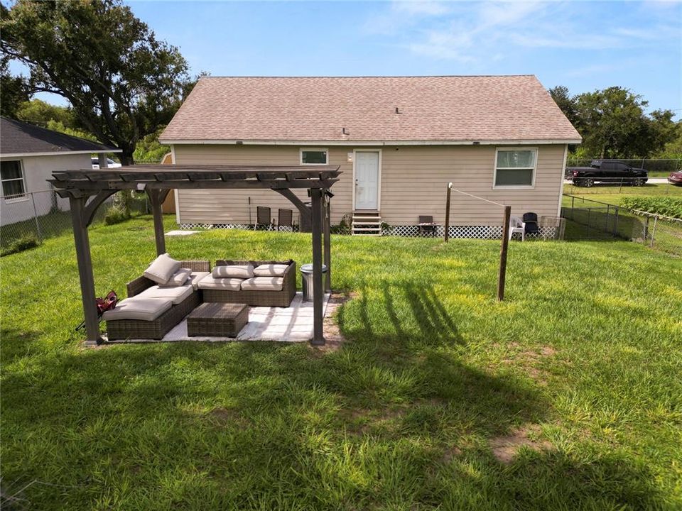 Activo con contrato: $250,000 (3 camas, 2 baños, 1144 Pies cuadrados)