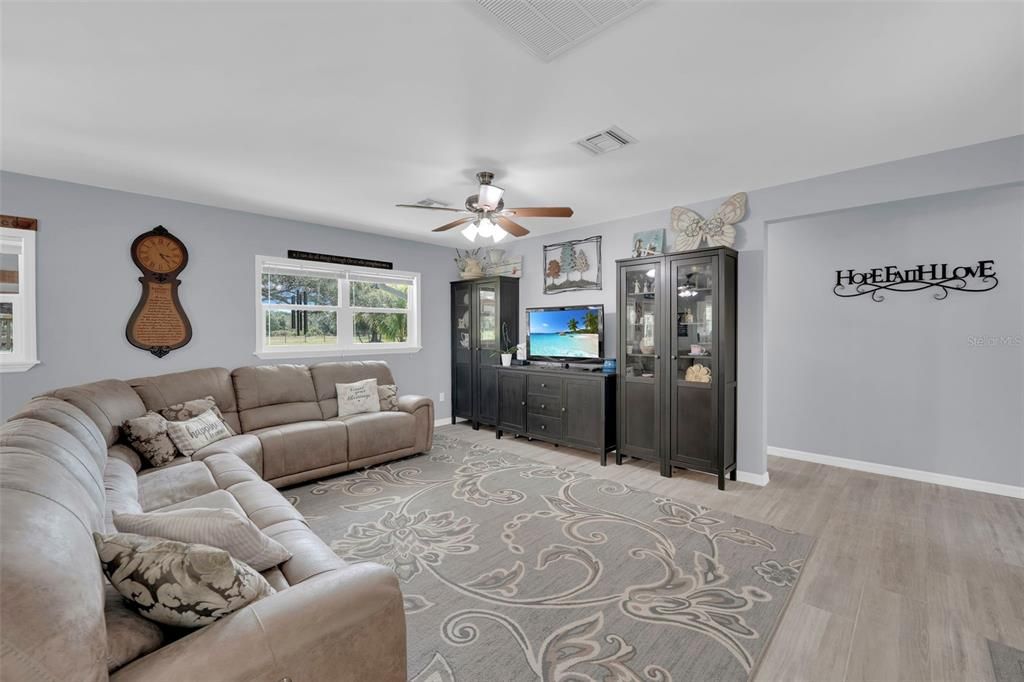 For Sale: $699,000 (3 beds, 2 baths, 1700 Square Feet)