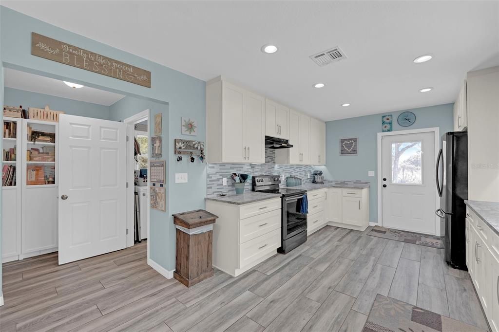 For Sale: $699,000 (3 beds, 2 baths, 1700 Square Feet)