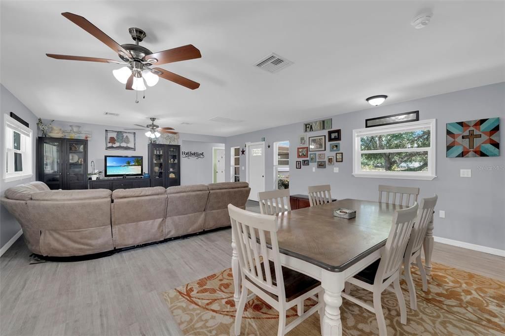 For Sale: $699,000 (3 beds, 2 baths, 1700 Square Feet)