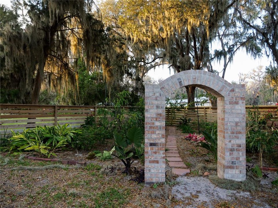 待售: $810,000 (3 贝兹, 1 浴室, 1184 平方英尺)