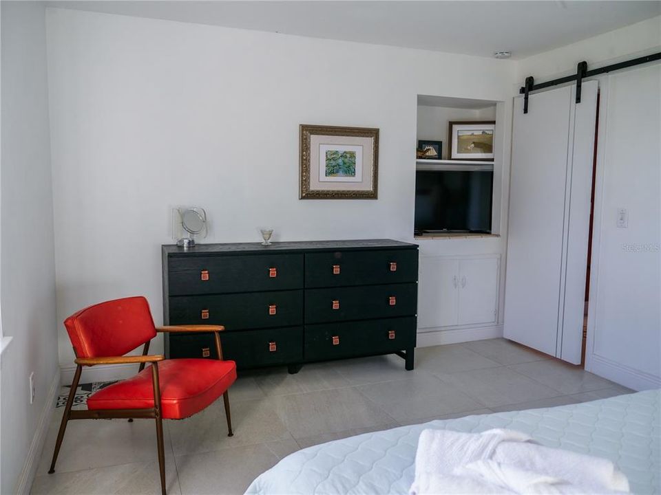 待售: $810,000 (3 贝兹, 1 浴室, 1184 平方英尺)