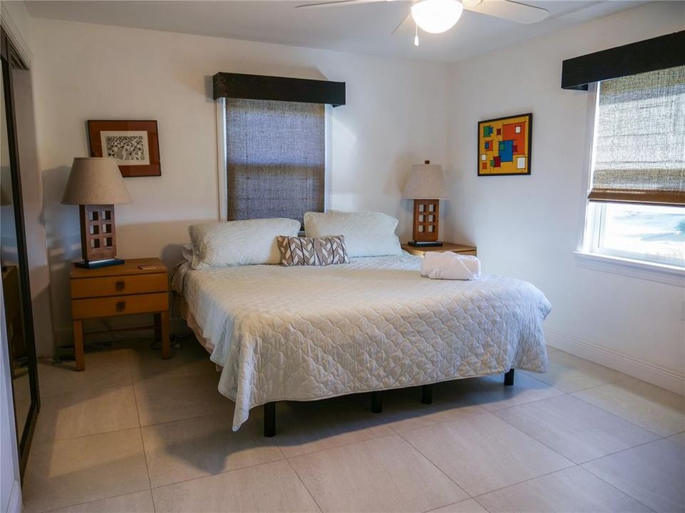 待售: $810,000 (3 贝兹, 1 浴室, 1184 平方英尺)