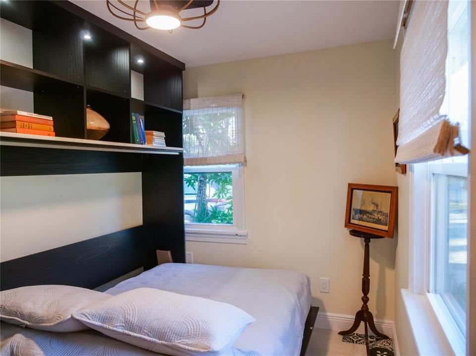 待售: $810,000 (3 贝兹, 1 浴室, 1184 平方英尺)