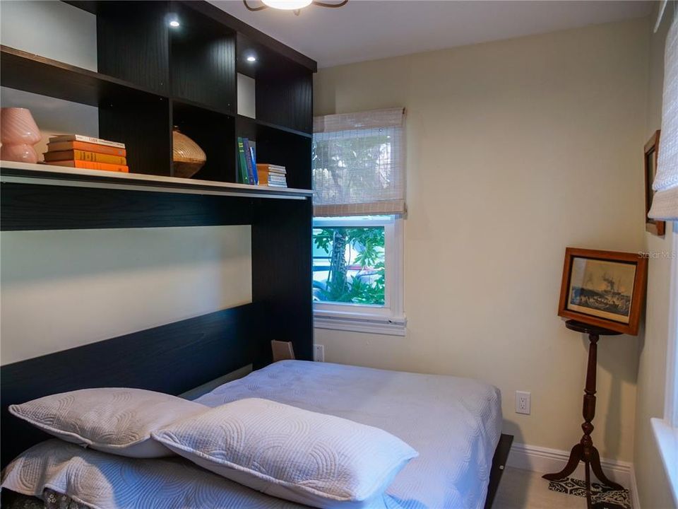 待售: $810,000 (3 贝兹, 1 浴室, 1184 平方英尺)