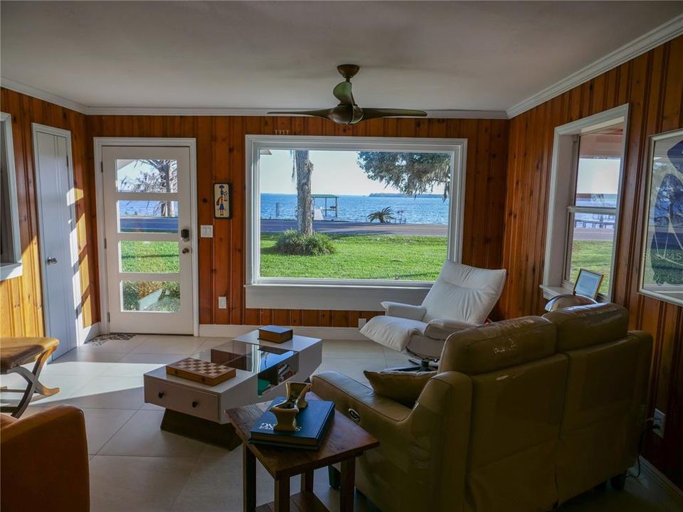 待售: $810,000 (3 贝兹, 1 浴室, 1184 平方英尺)