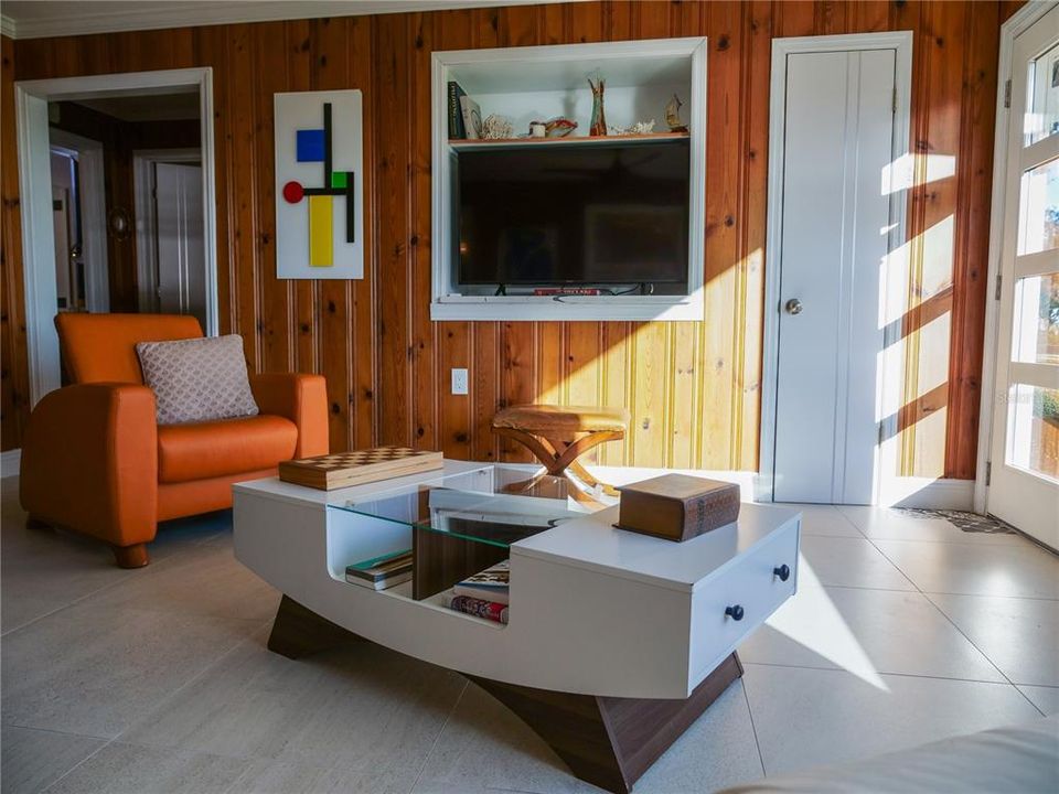 待售: $810,000 (3 贝兹, 1 浴室, 1184 平方英尺)