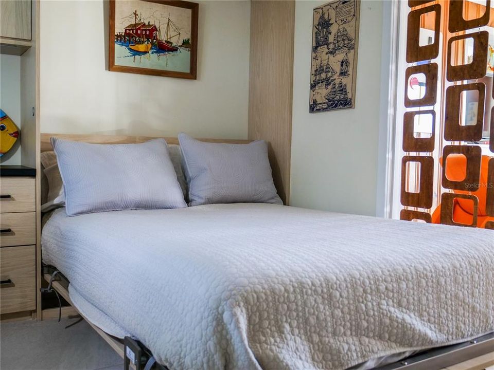 待售: $810,000 (3 贝兹, 1 浴室, 1184 平方英尺)