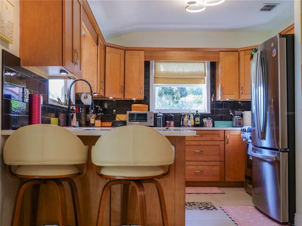 待售: $810,000 (3 贝兹, 1 浴室, 1184 平方英尺)