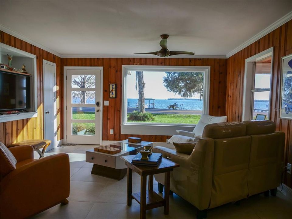 待售: $810,000 (3 贝兹, 1 浴室, 1184 平方英尺)