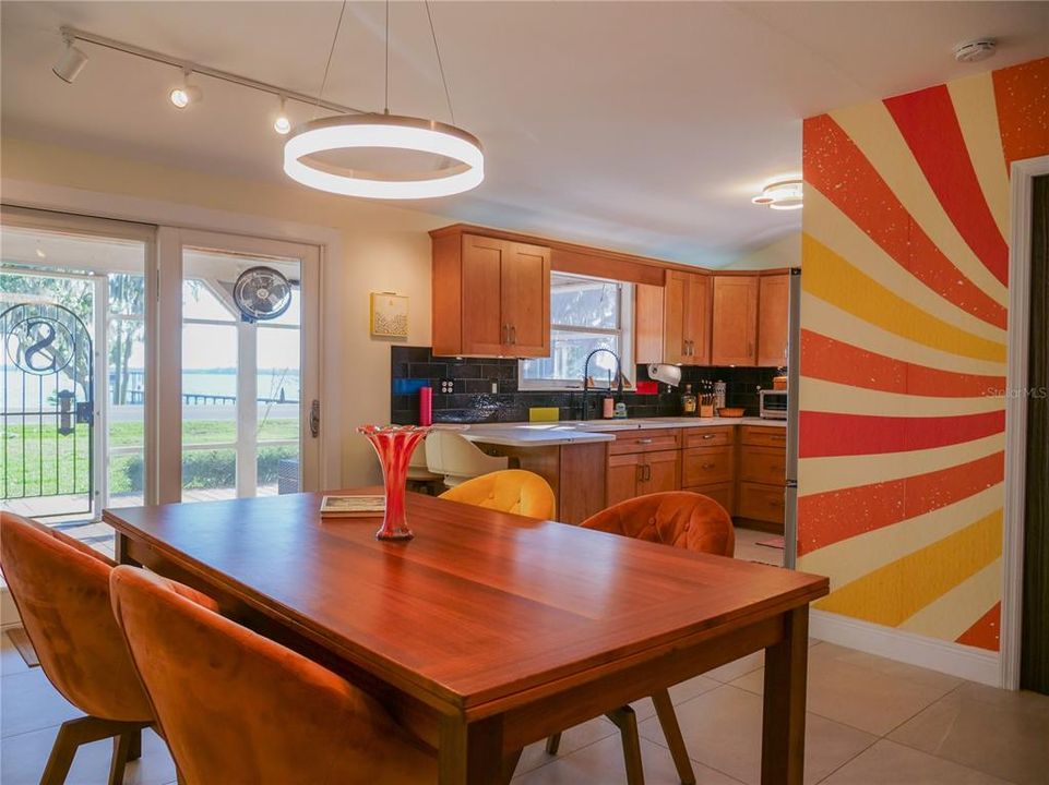 待售: $810,000 (3 贝兹, 1 浴室, 1184 平方英尺)