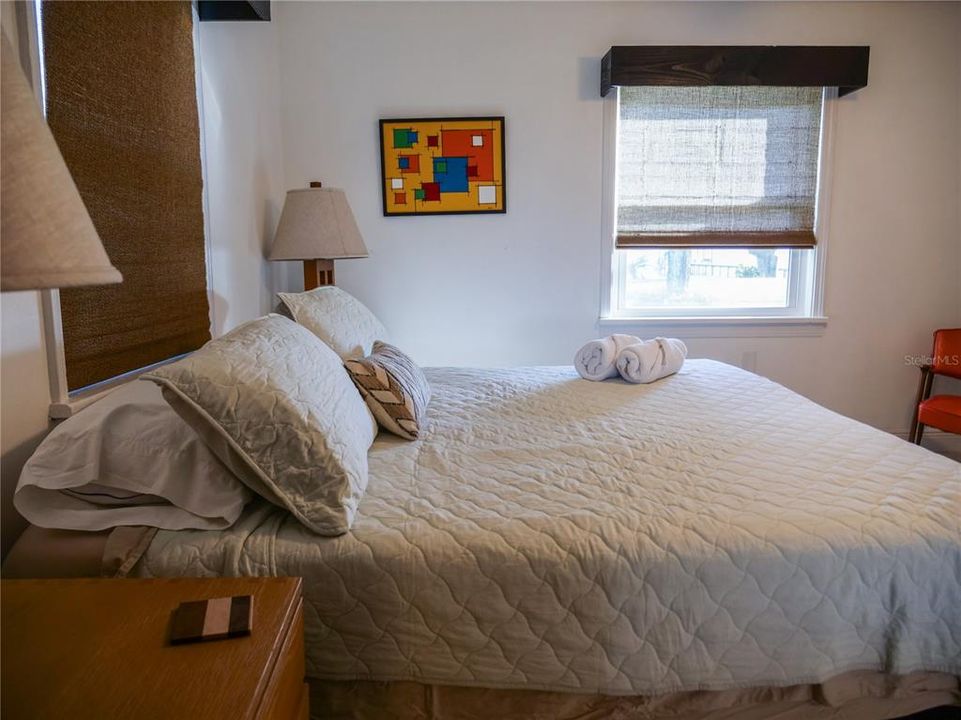 待售: $810,000 (3 贝兹, 1 浴室, 1184 平方英尺)