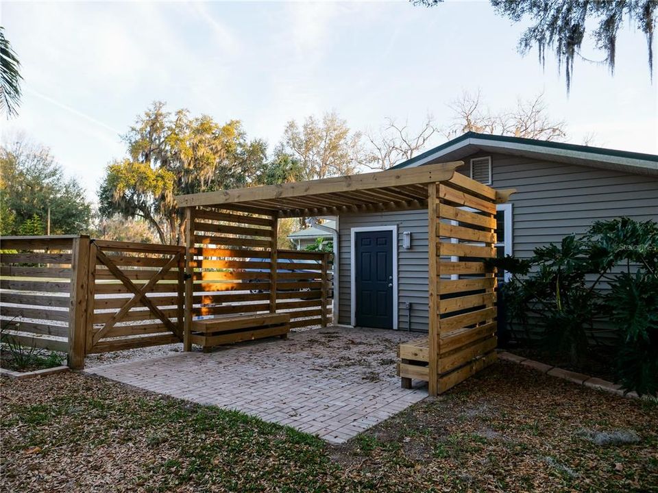 待售: $810,000 (3 贝兹, 1 浴室, 1184 平方英尺)