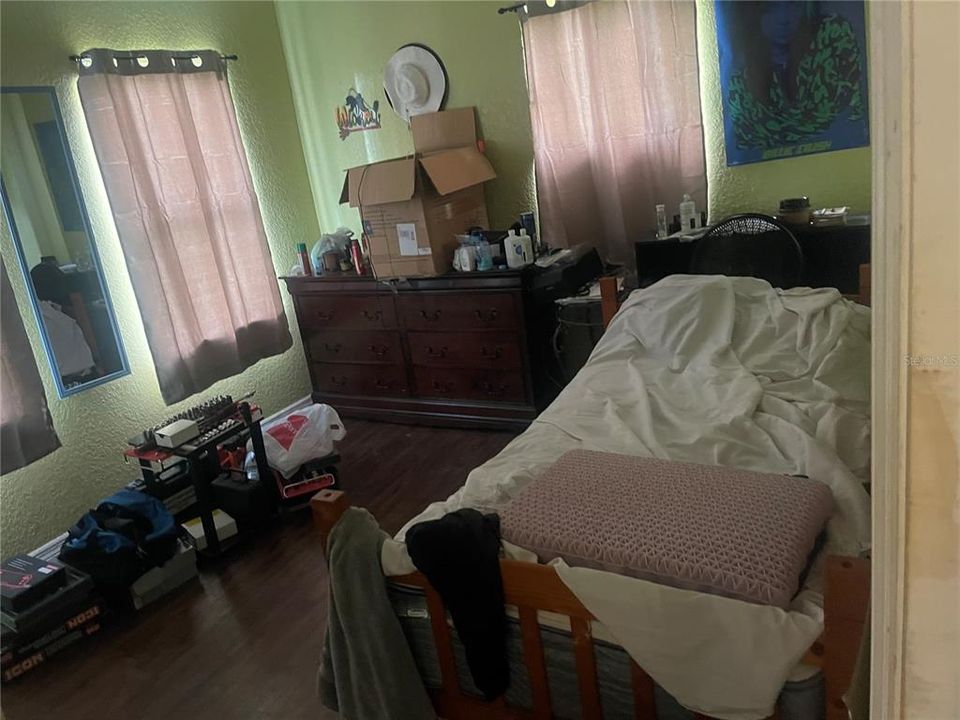 待售: $219,000 (2 贝兹, 1 浴室, 1493 平方英尺)