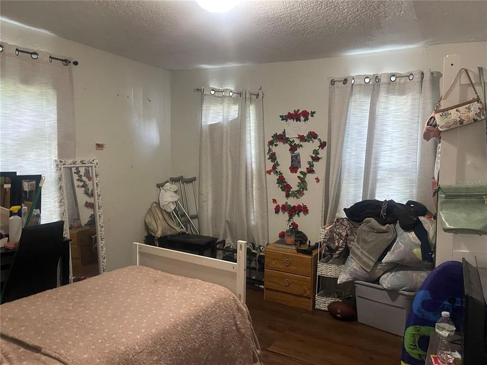 待售: $219,000 (2 贝兹, 1 浴室, 1493 平方英尺)