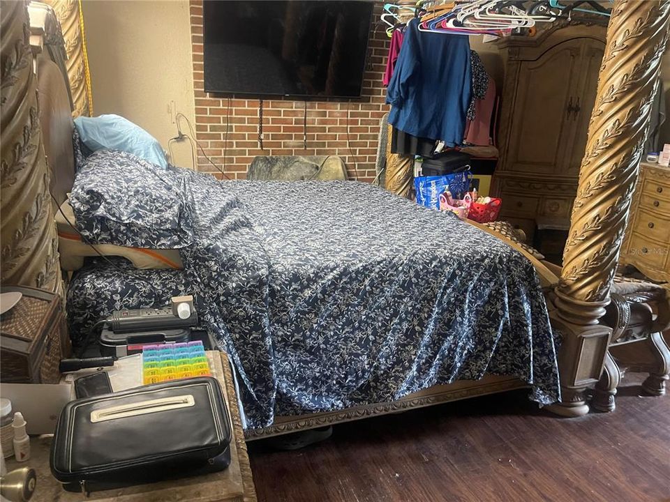 待售: $219,000 (2 贝兹, 1 浴室, 1493 平方英尺)