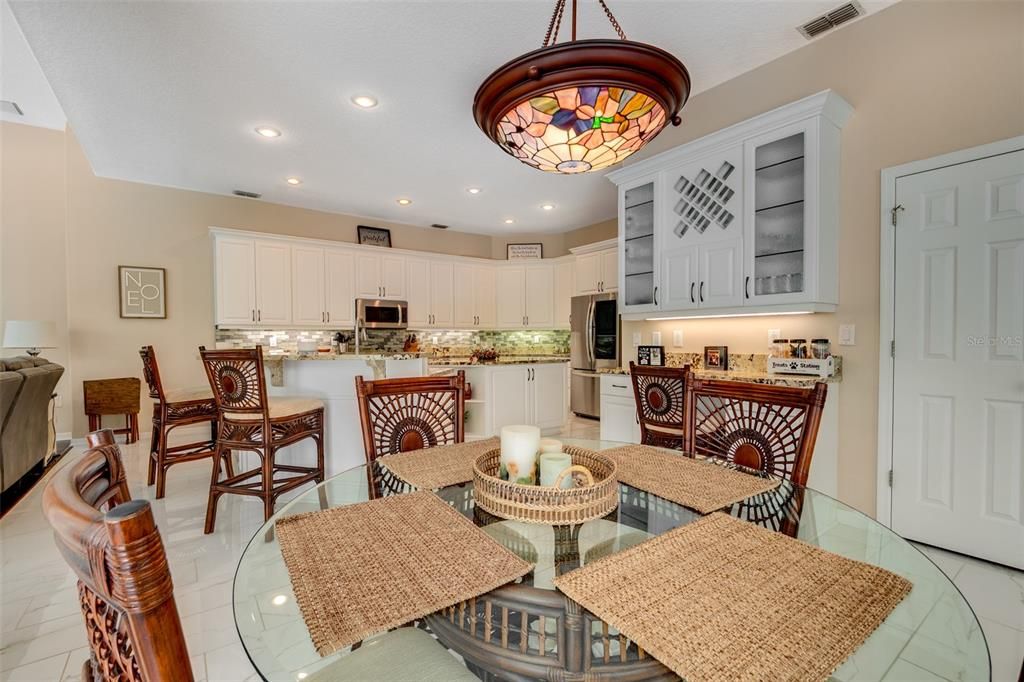 Activo con contrato: $995,000 (4 camas, 3 baños, 3293 Pies cuadrados)