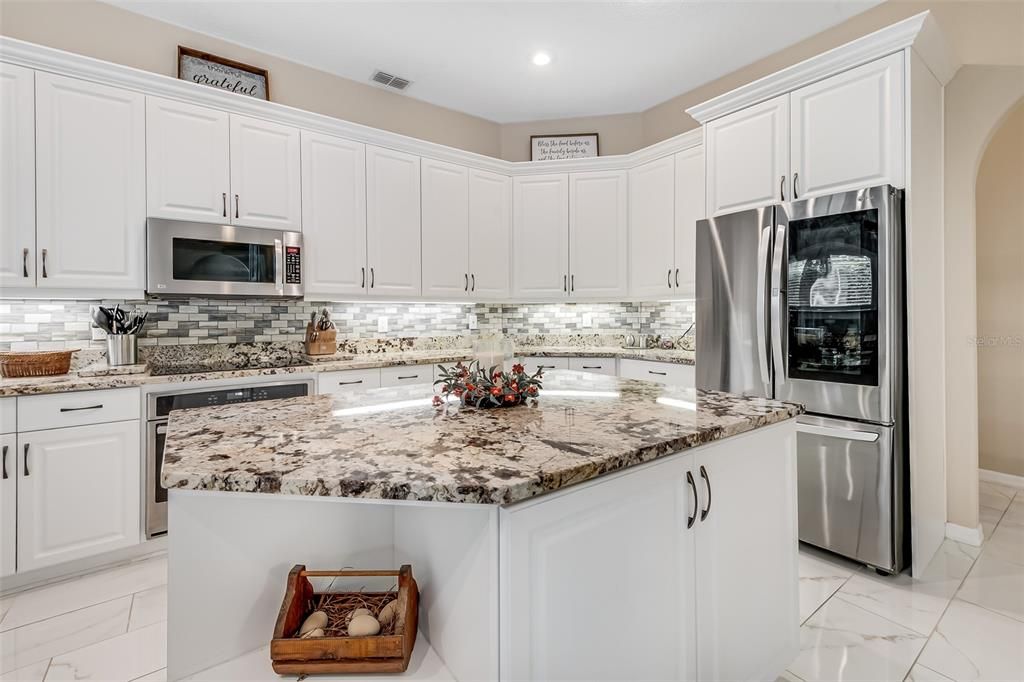 Activo con contrato: $995,000 (4 camas, 3 baños, 3293 Pies cuadrados)