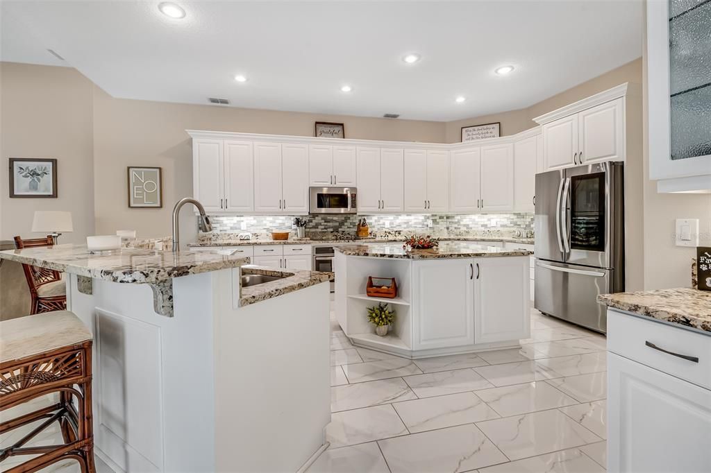 Activo con contrato: $995,000 (4 camas, 3 baños, 3293 Pies cuadrados)