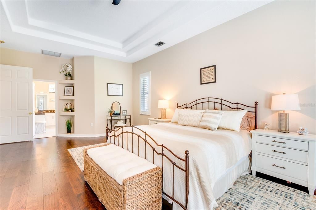 Activo con contrato: $995,000 (4 camas, 3 baños, 3293 Pies cuadrados)