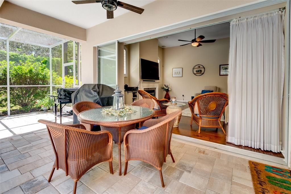 Activo con contrato: $995,000 (4 camas, 3 baños, 3293 Pies cuadrados)