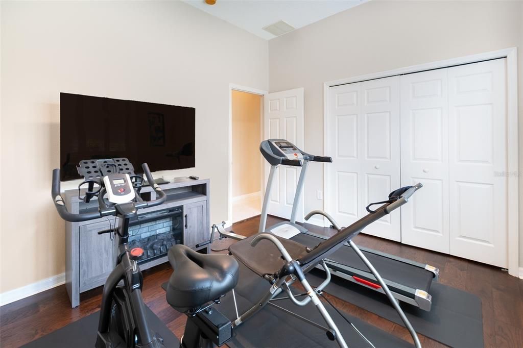 Activo con contrato: $995,000 (4 camas, 3 baños, 3293 Pies cuadrados)