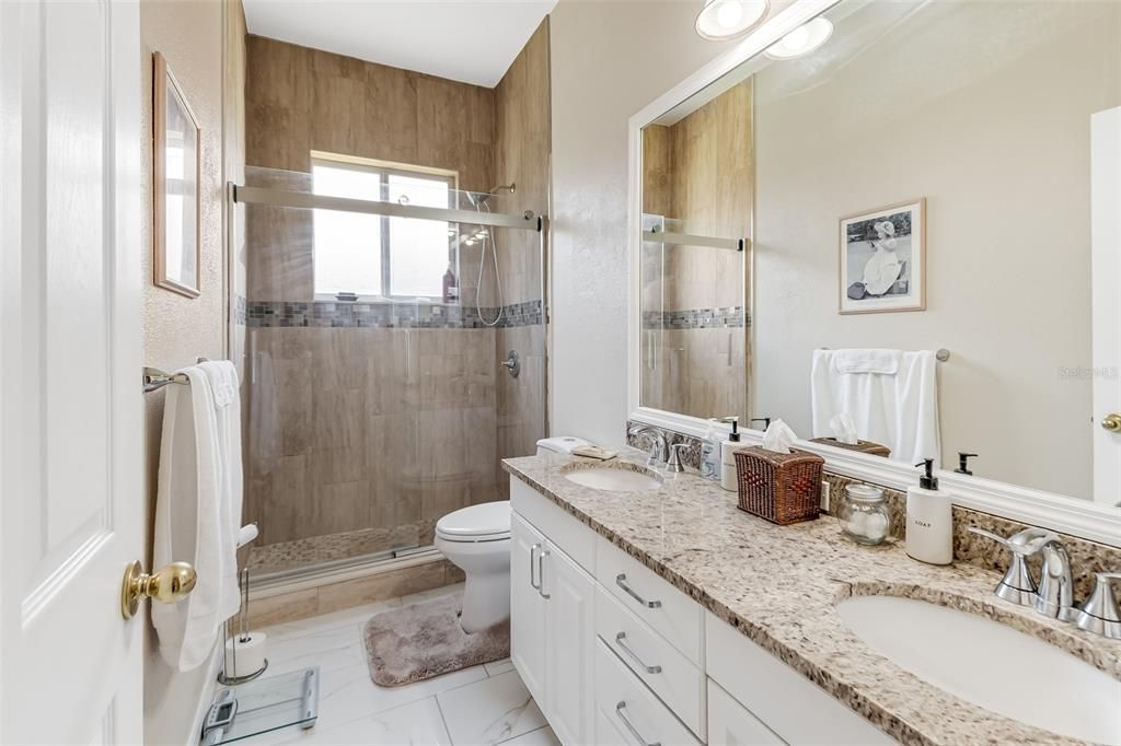 Activo con contrato: $995,000 (4 camas, 3 baños, 3293 Pies cuadrados)