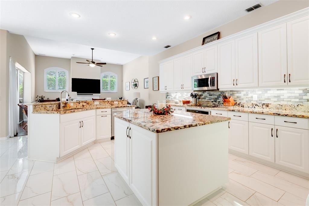 Activo con contrato: $995,000 (4 camas, 3 baños, 3293 Pies cuadrados)