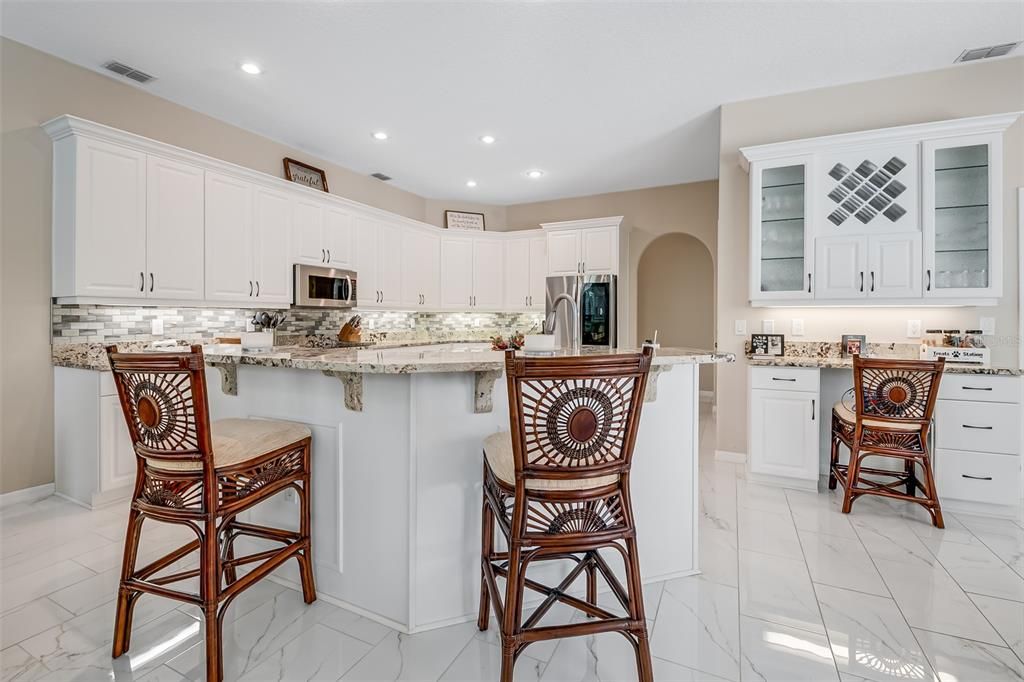 Activo con contrato: $995,000 (4 camas, 3 baños, 3293 Pies cuadrados)