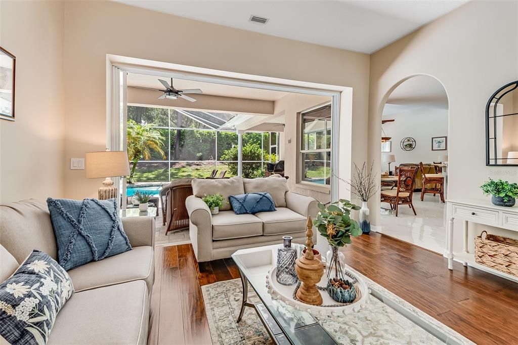 Activo con contrato: $995,000 (4 camas, 3 baños, 3293 Pies cuadrados)