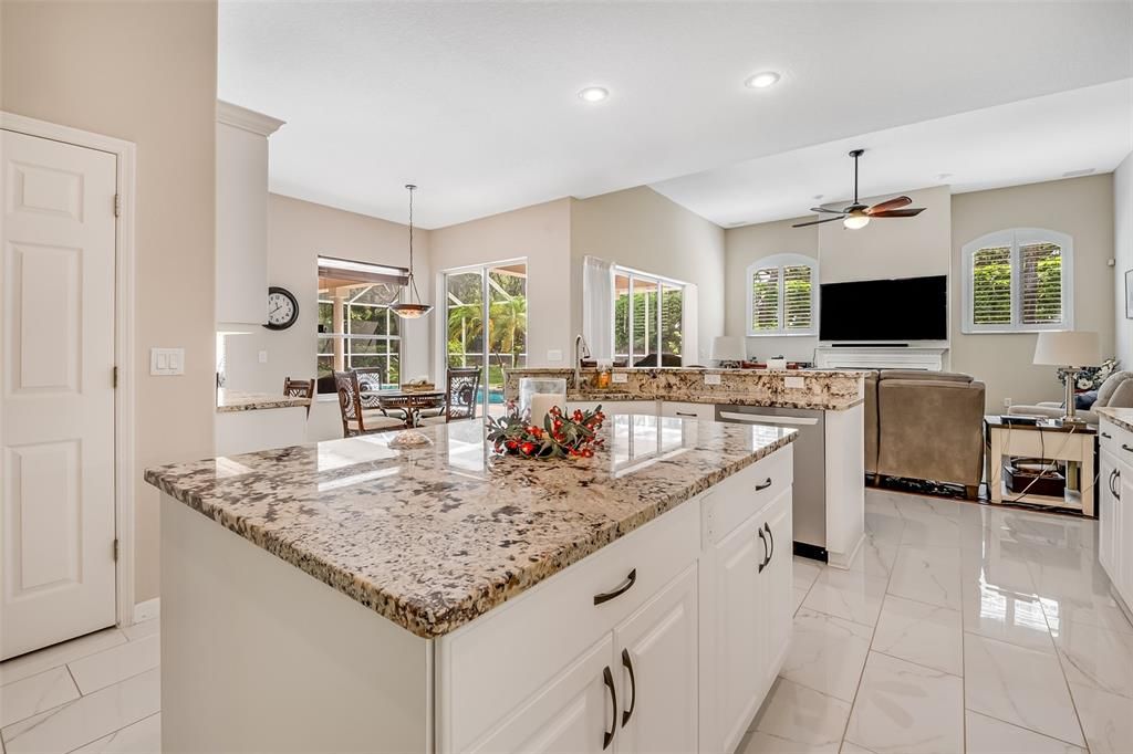 Activo con contrato: $995,000 (4 camas, 3 baños, 3293 Pies cuadrados)