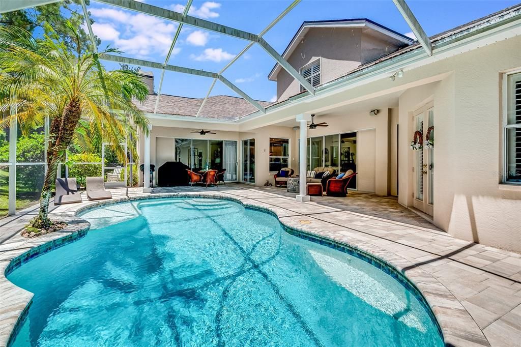 Activo con contrato: $995,000 (4 camas, 3 baños, 3293 Pies cuadrados)