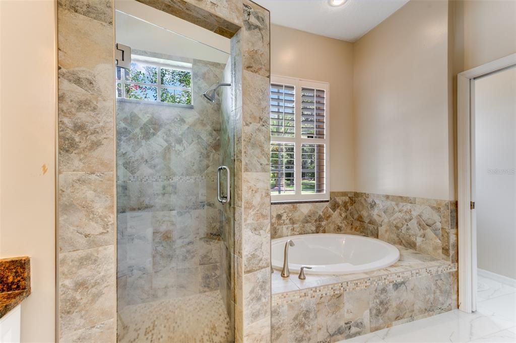 Activo con contrato: $995,000 (4 camas, 3 baños, 3293 Pies cuadrados)