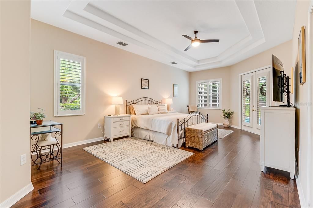 Activo con contrato: $995,000 (4 camas, 3 baños, 3293 Pies cuadrados)