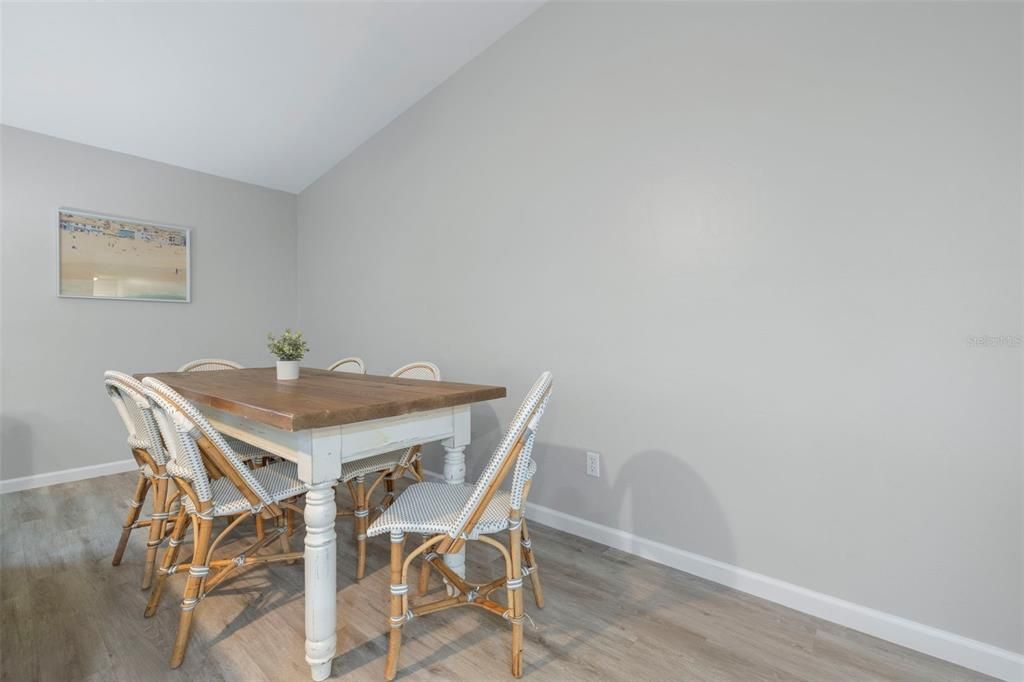 Active With Contract: $286,995 (3 beds, 3 baths, 1764 Square Feet)