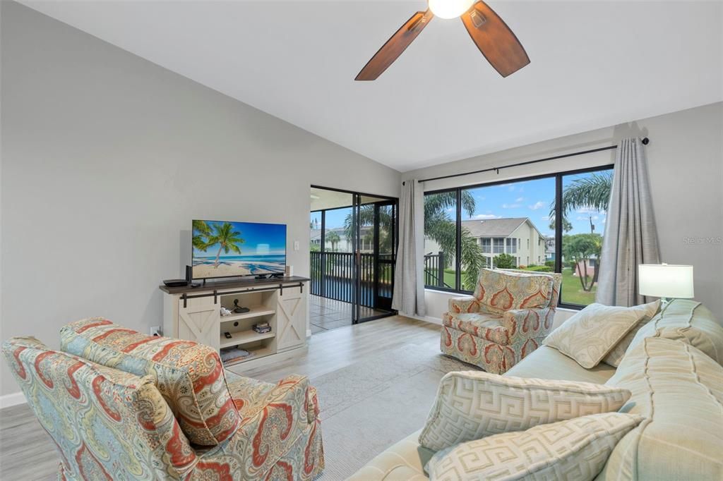 Active With Contract: $286,995 (3 beds, 3 baths, 1764 Square Feet)