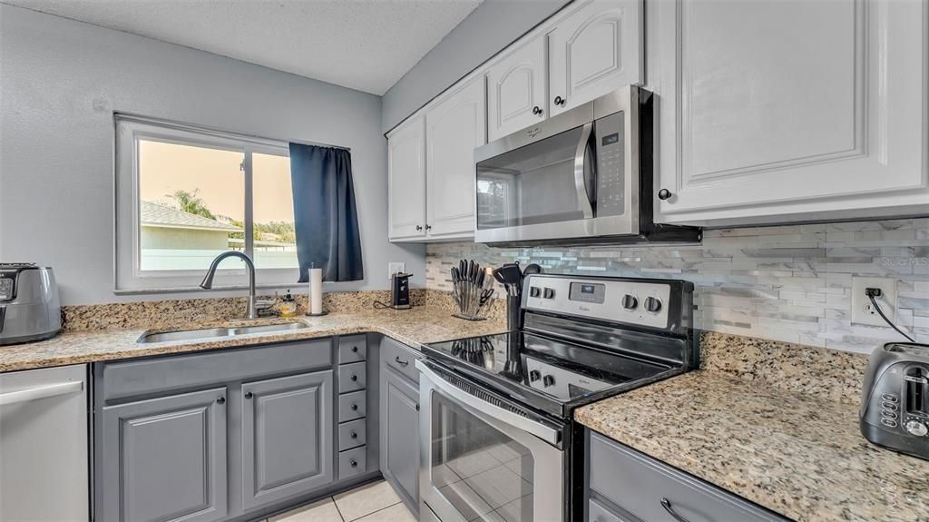 Activo con contrato: $315,000 (4 camas, 2 baños, 1554 Pies cuadrados)